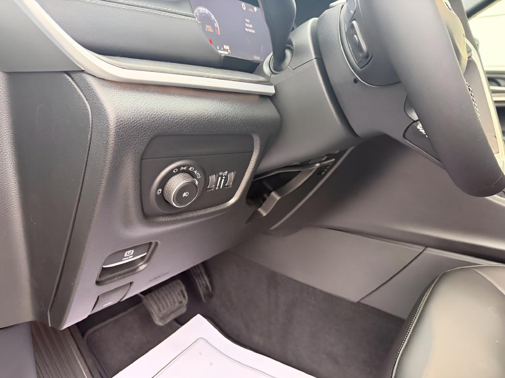 2027 Jeep Grand Cherokee GRAND CHEROKEE LIMITED 4X4