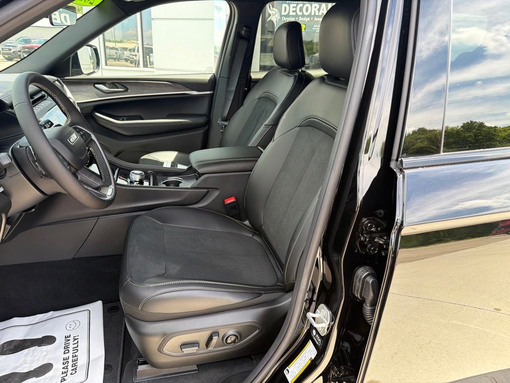 2026 Jeep Grand Cherokee GRAND CHEROKEE L LAREDO ALTITUDE 4X4