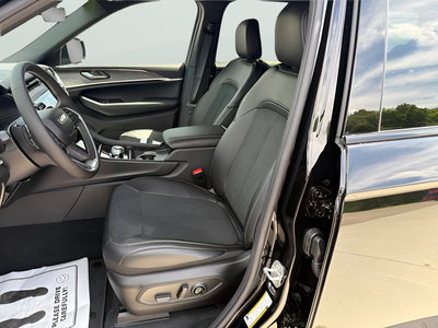 2026 Jeep Grand Cherokee GRAND CHEROKEE L LAREDO ALTITUDE 4X4