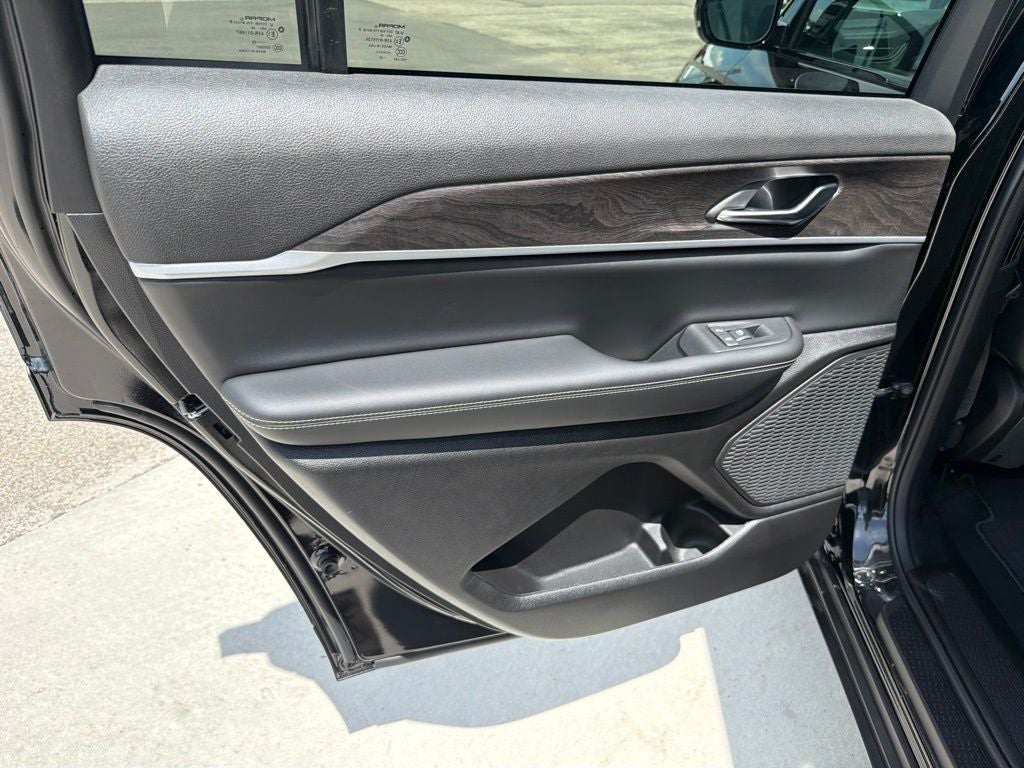 2026 Jeep Grand Cherokee GRAND CHEROKEE L LAREDO ALTITUDE 4X4