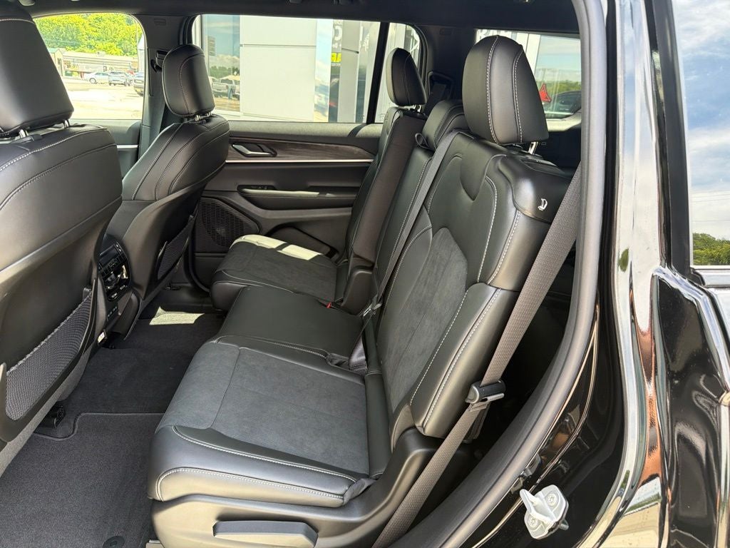 2026 Jeep Grand Cherokee GRAND CHEROKEE L LAREDO ALTITUDE 4X4
