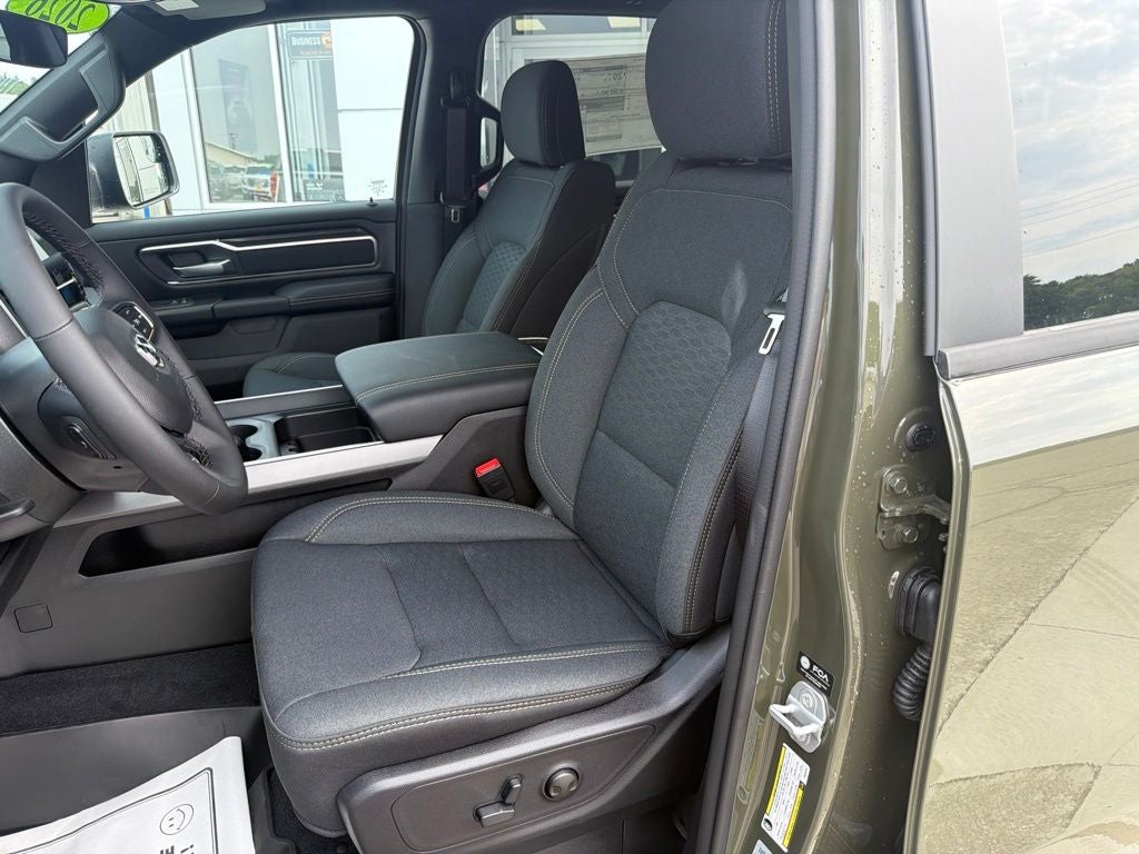 2026 RAM 1500 Big Horn Crew Cab 4x4 5'7' Box