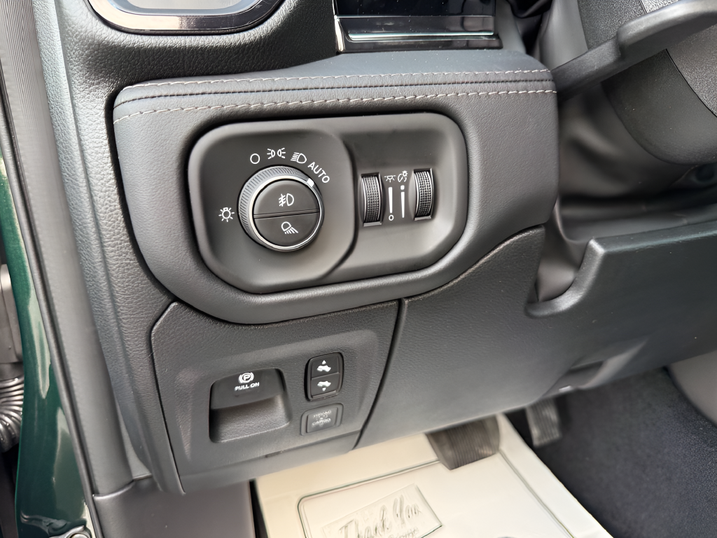 2027 RAM Ram 1500 RAM 1500 LIMITED CREW CAB 4X4 5'7' BOX