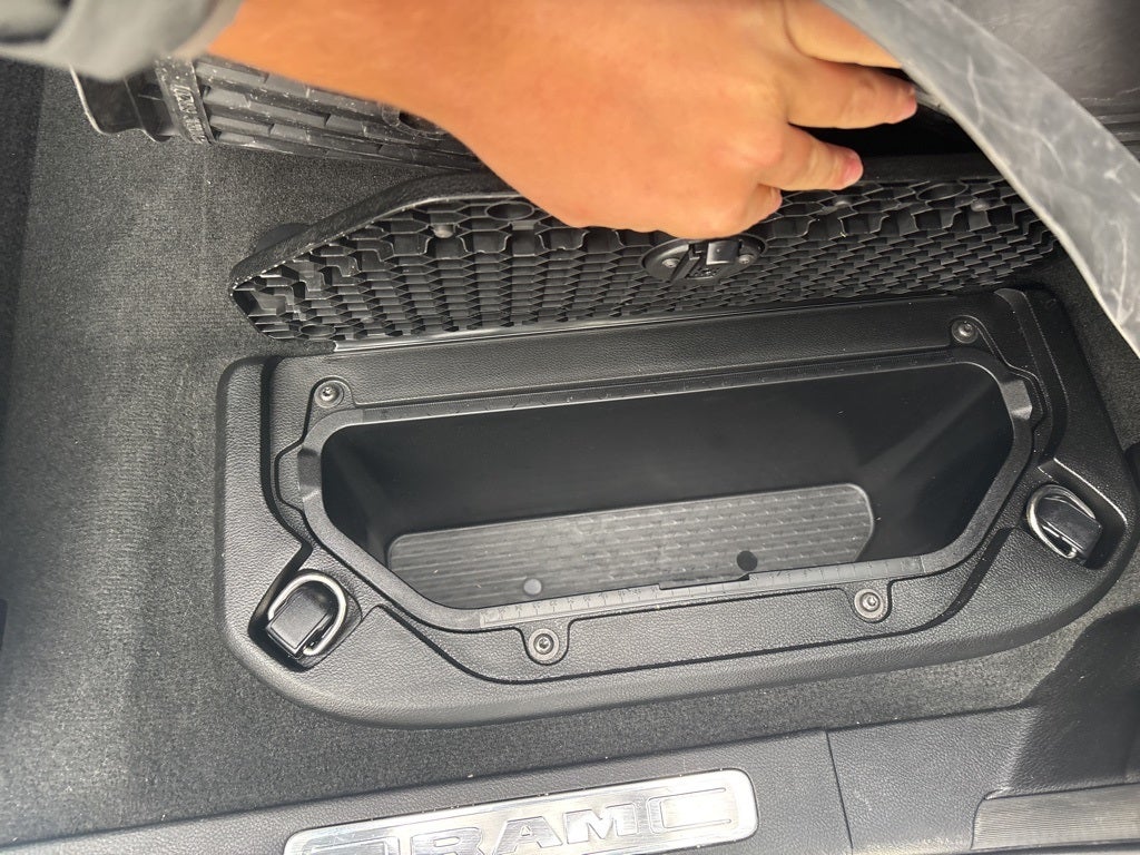 2022 RAM 1500 Laramie Crew Cab 4x4 5'7' Box