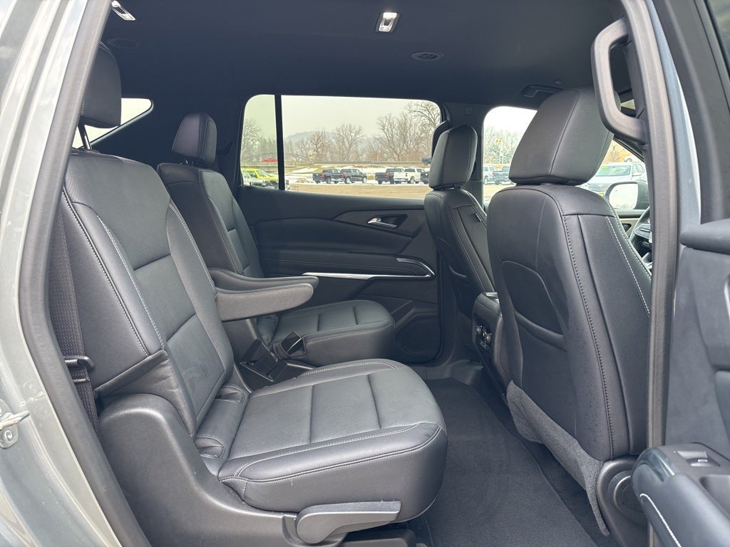 2025 Chevrolet Traverse AWD LT