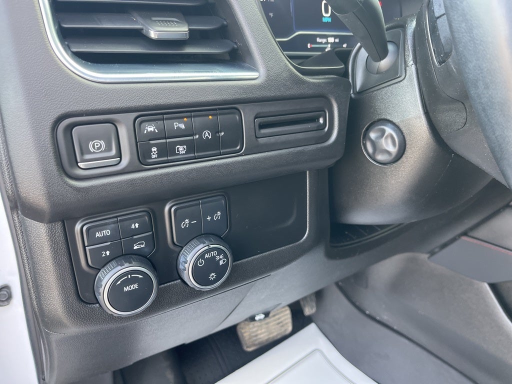 2023 Chevrolet Suburban 4WD RST