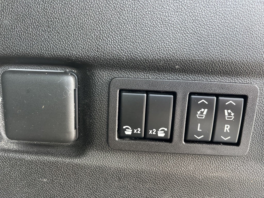 2023 Chevrolet Suburban 4WD RST