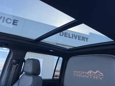 2023 Chevrolet Suburban 4WD High Country
