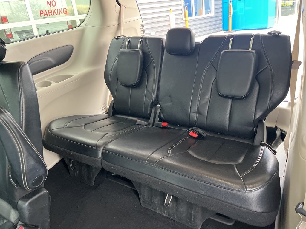 2022 Chrysler Pacifica Touring L