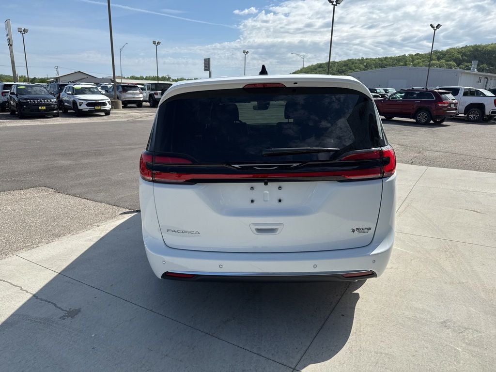 2027 Chrysler Pacifica PACIFICA SELECT