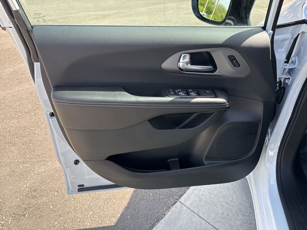 2027 Chrysler Pacifica PACIFICA SELECT