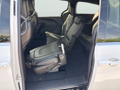2027 Chrysler Pacifica PACIFICA SELECT