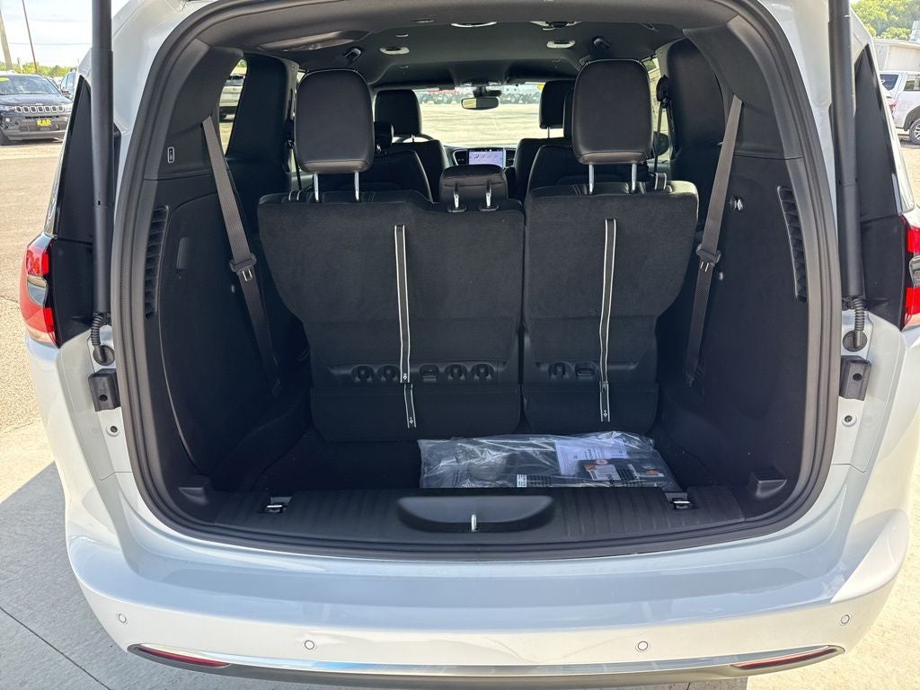 2027 Chrysler Pacifica PACIFICA SELECT