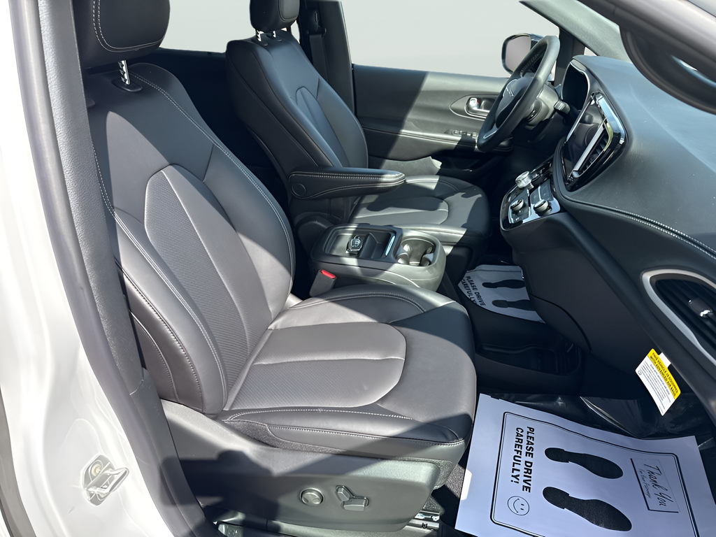 2027 Chrysler Pacifica PACIFICA SELECT
