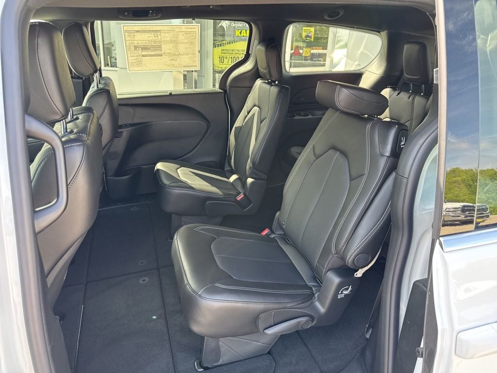 2027 Chrysler Pacifica PACIFICA SELECT