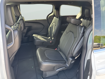 2027 Chrysler Pacifica PACIFICA SELECT