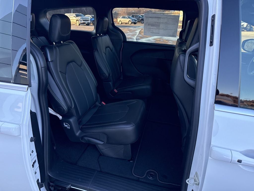 2026 Chrysler Voyager VOYAGER LX