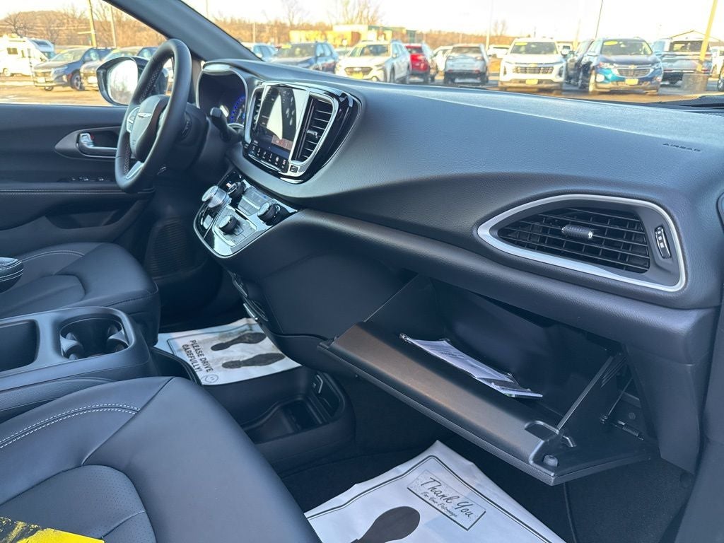 2026 Chrysler Voyager VOYAGER LX