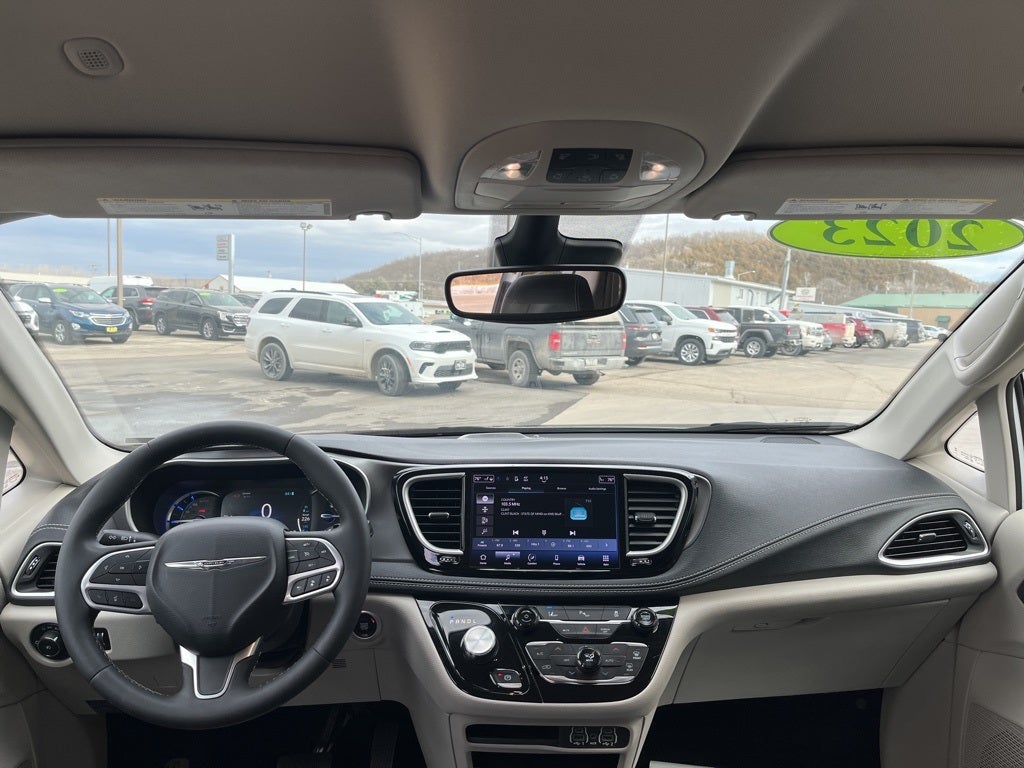 2023 Chrysler Pacifica Hybrid Touring L