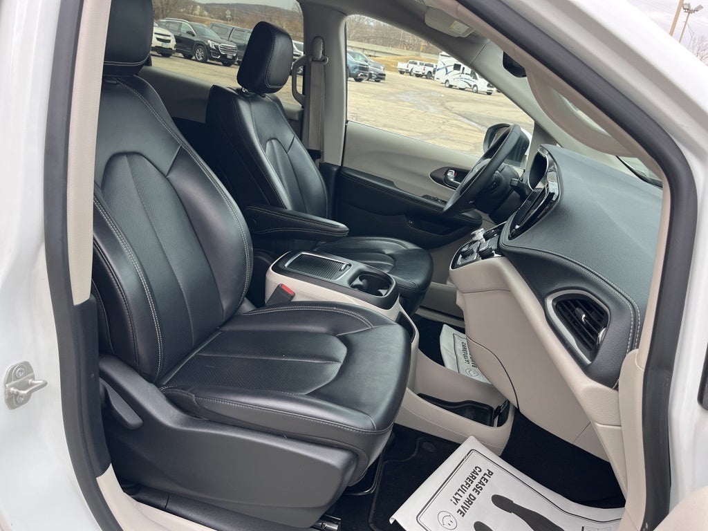 2023 Chrysler Pacifica Hybrid Touring L