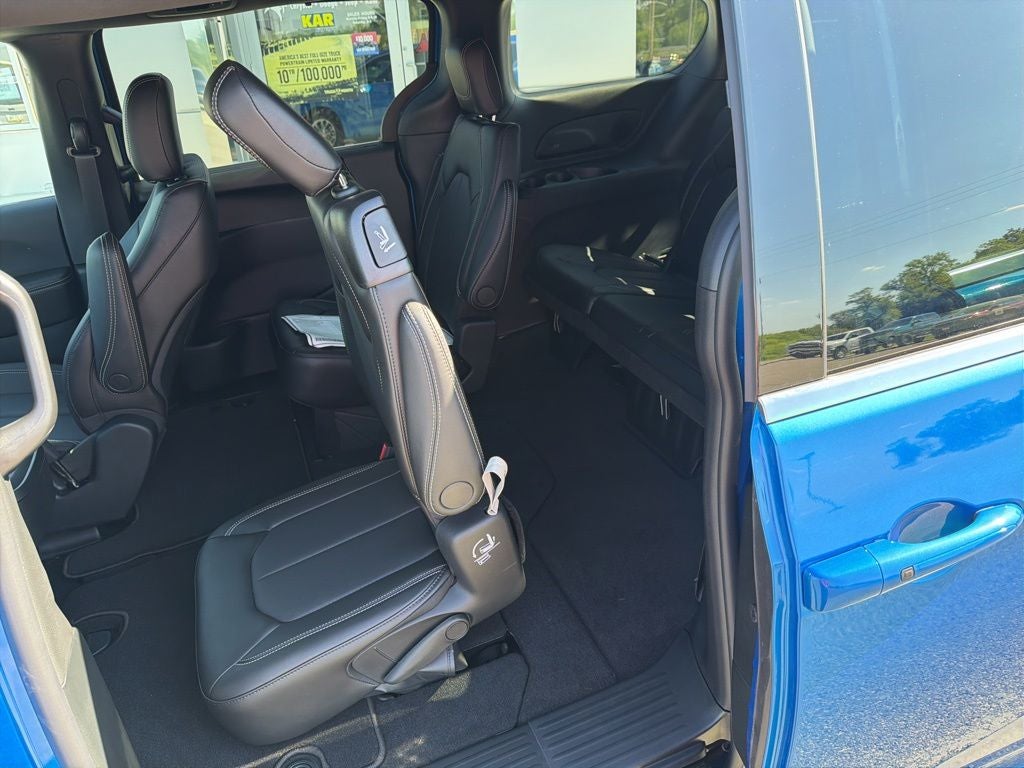 2027 Chrysler Pacifica PACIFICA SELECT AWD