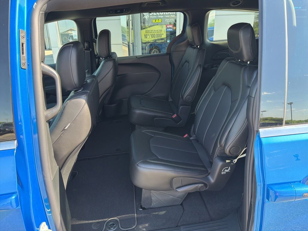 2027 Chrysler Pacifica PACIFICA SELECT AWD