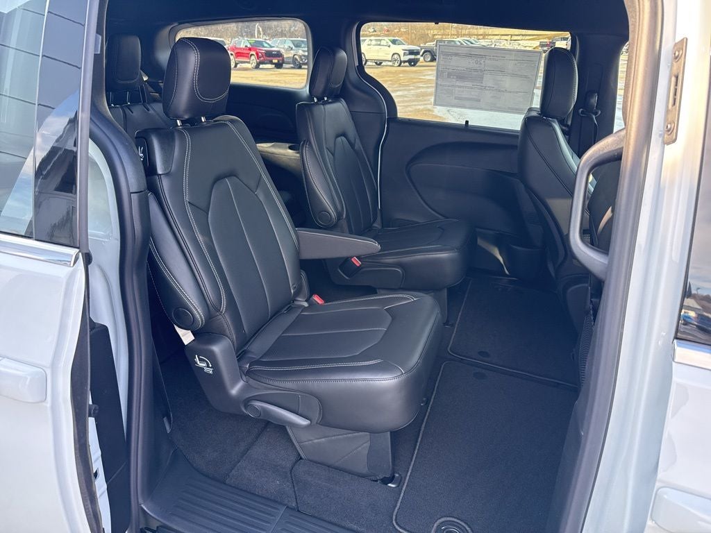 2026 Chrysler Pacifica PACIFICA SELECT AWD