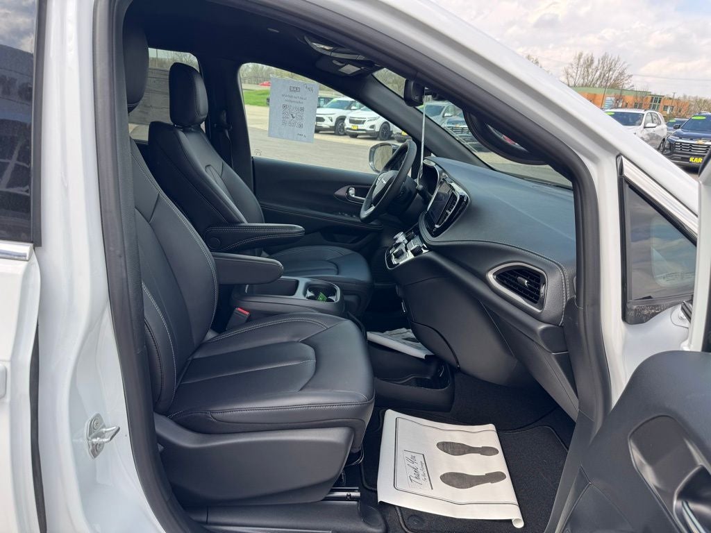 2026 Chrysler Pacifica PACIFICA SELECT AWD