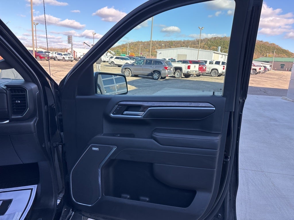 2022 Chevrolet Silverado 1500 4WD Crew Cab Short Bed LTZ