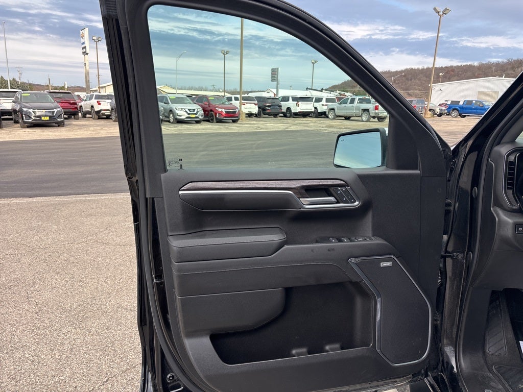 2023 Chevrolet Silverado 1500 4WD Crew Cab Short Bed LTZ