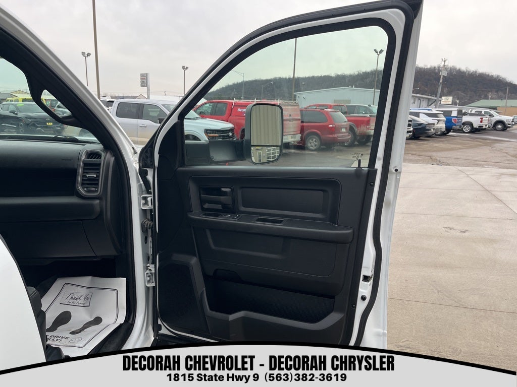 2022 RAM 3500 Tradesman Crew Cab 4x4 8' Box