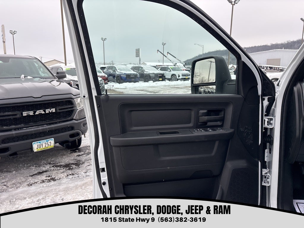 2026 RAM Ram 5500 Chassis Cab RAM 5500 TRADESMAN CHASSIS CREW CAB 4X4 84' CA