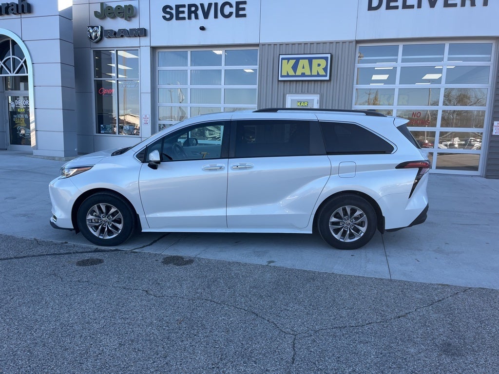 2022 Toyota Sienna XLE