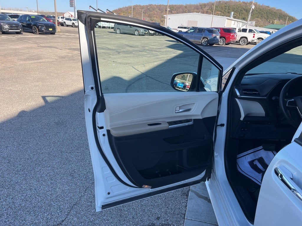 2022 Toyota Sienna XLE