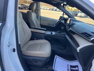 2022 Toyota Sienna XLE