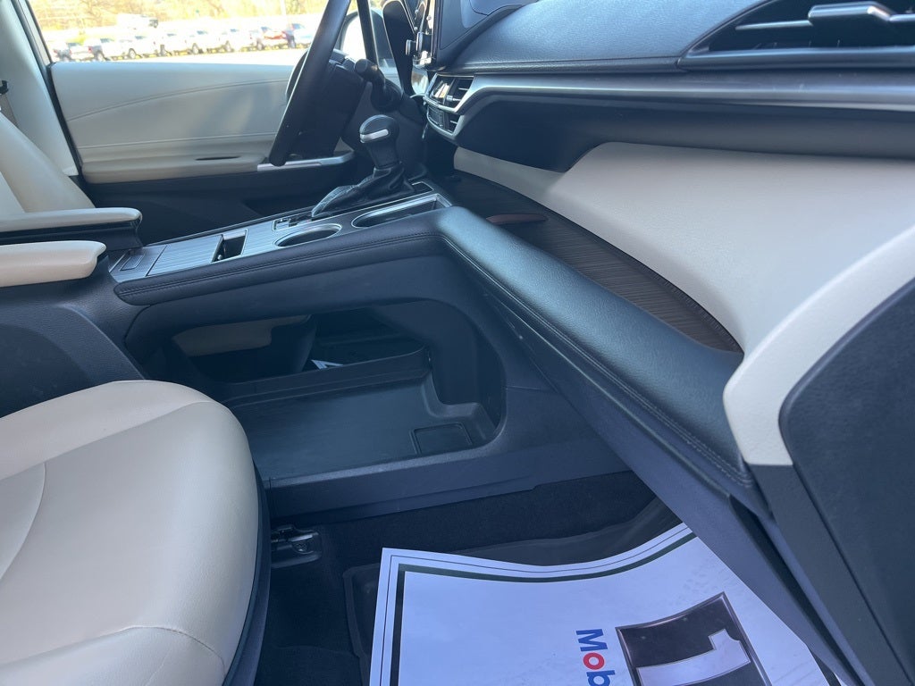 2022 Toyota Sienna XLE