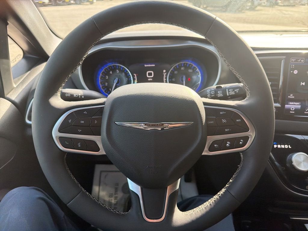 2025 Chrysler Voyager LX