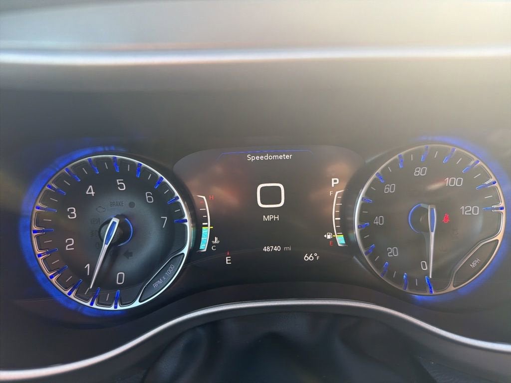 2025 Chrysler Voyager LX