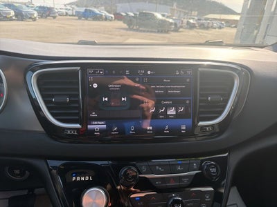 2025 Chrysler Voyager LX