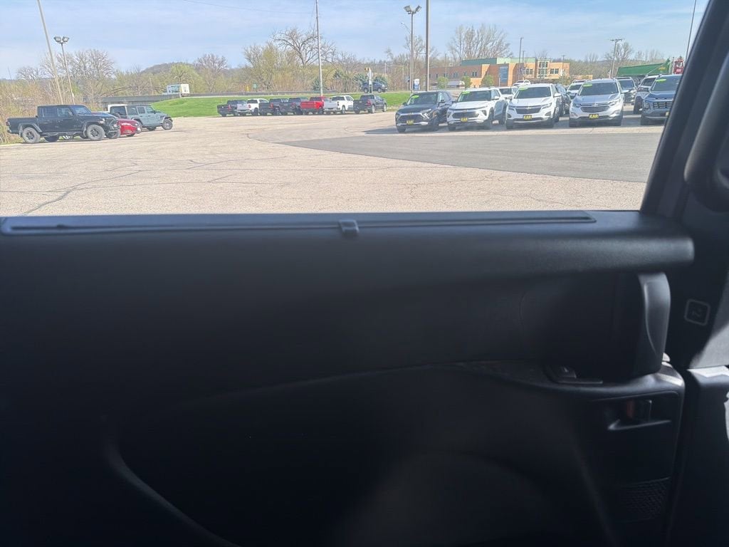 2025 Chrysler Voyager LX