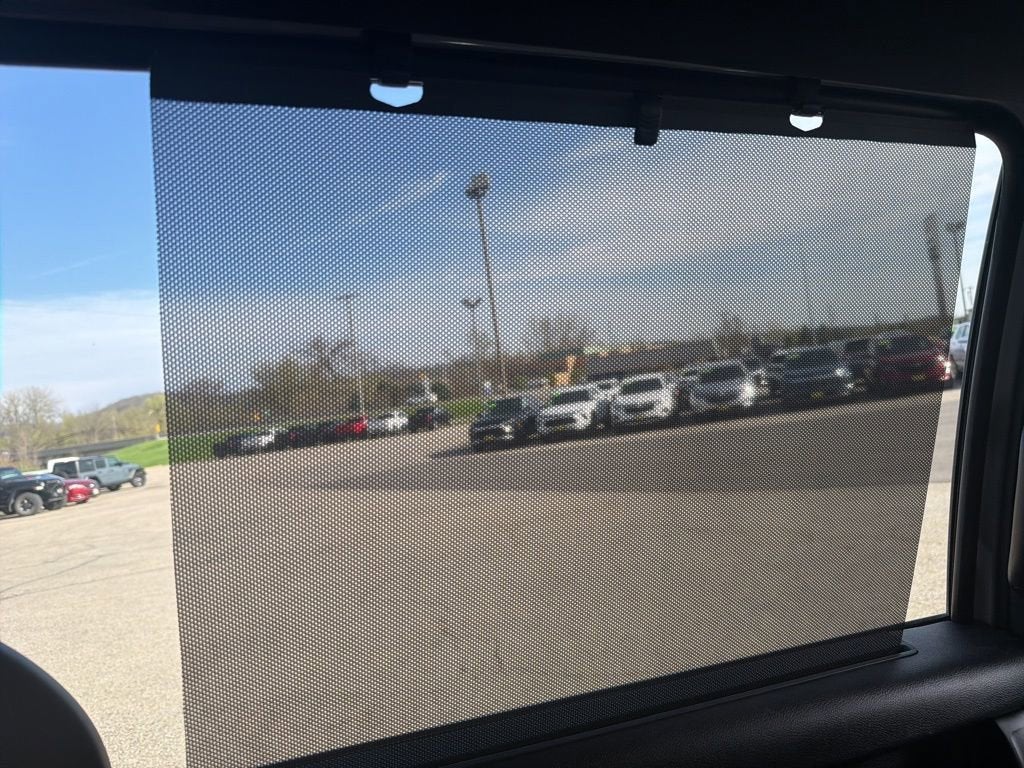 2025 Chrysler Voyager LX