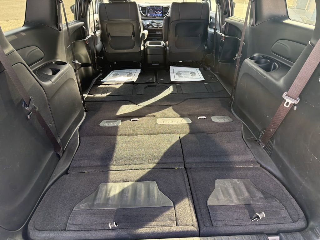 2025 Chrysler Voyager LX