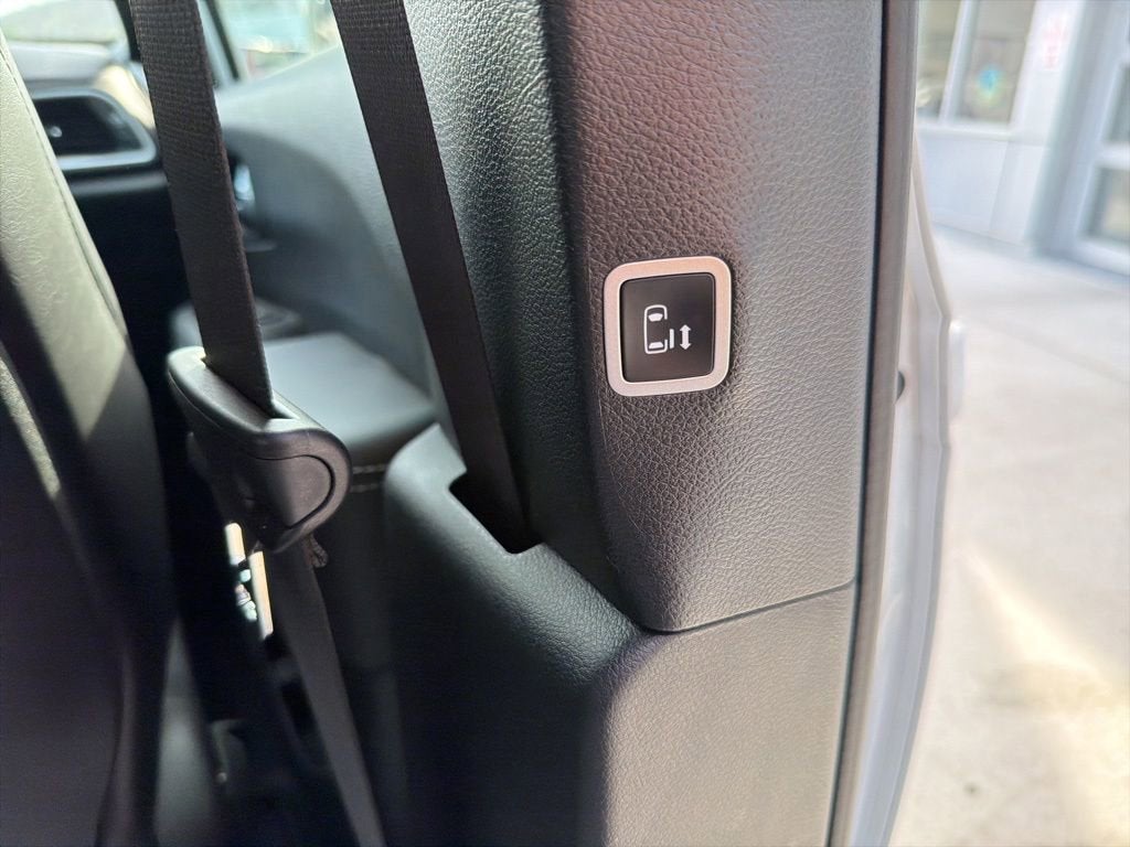 2025 Chrysler Voyager LX