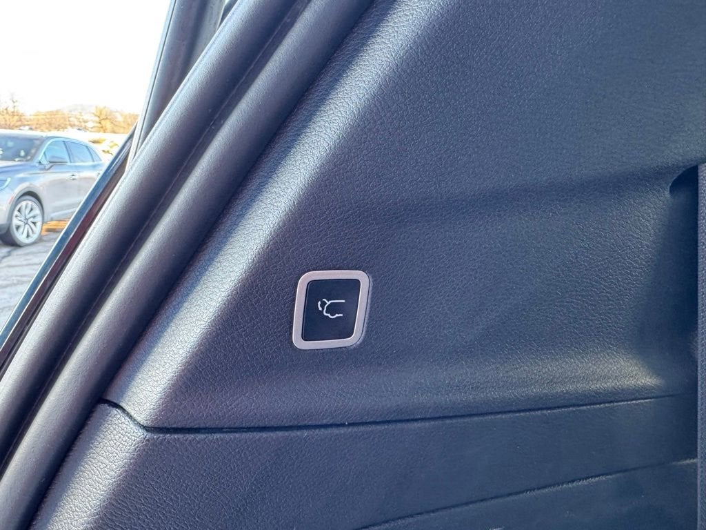 2025 Chrysler Voyager LX